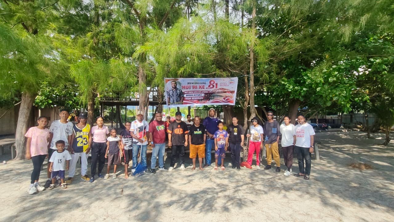 Semarakan Hut RI ke-81, Gempar Kota Jayapura Lakukan Aksi Bersih Sampah Hingga Lomba Ludo dan Bagi-Bagi Bendera
