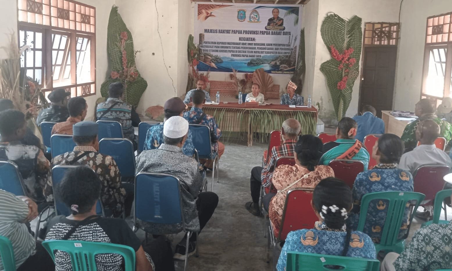 Anggota MRP PBD, Kartini Mansmoor Serap Aspirasi Tentang Otsus di Distrik Teluk Mayabilit Raja Ampat